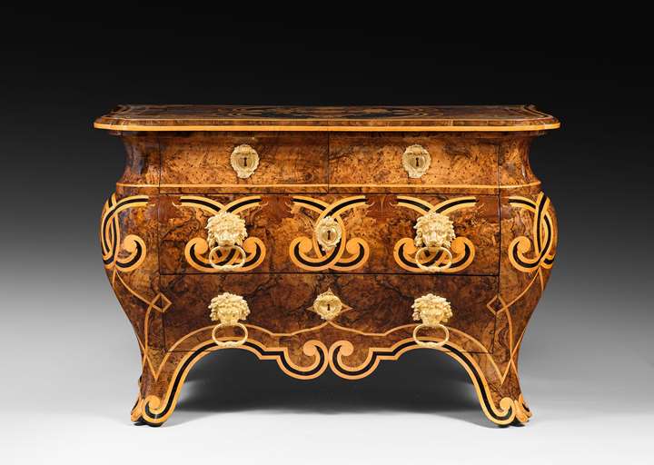 The Pietro Piffetti bombe' commode